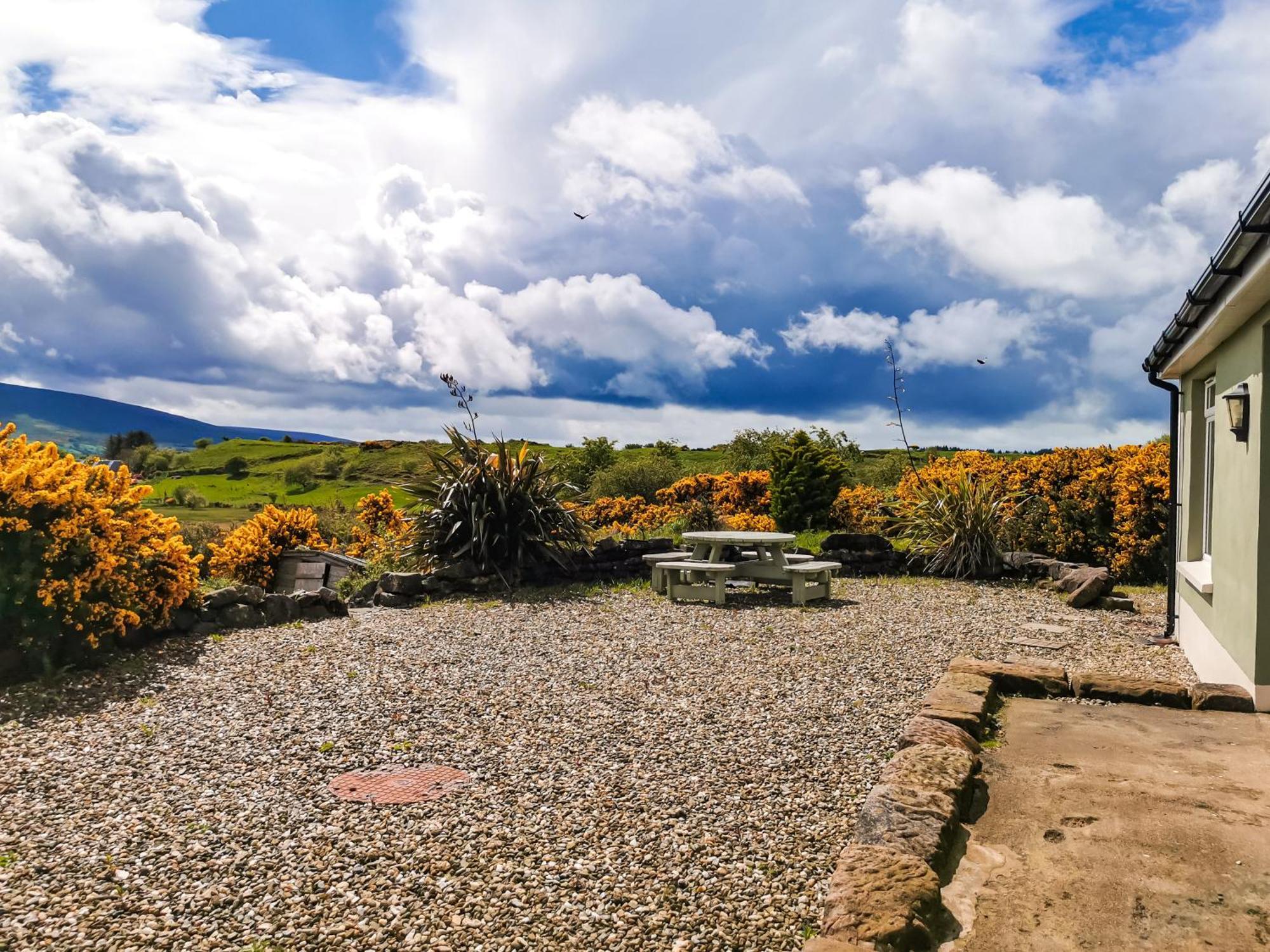 Causeway Coast Country Cottage, Pet-Friendly Ballycastle Exterior foto
